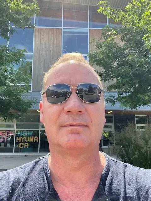 Amanda using oak and aura device